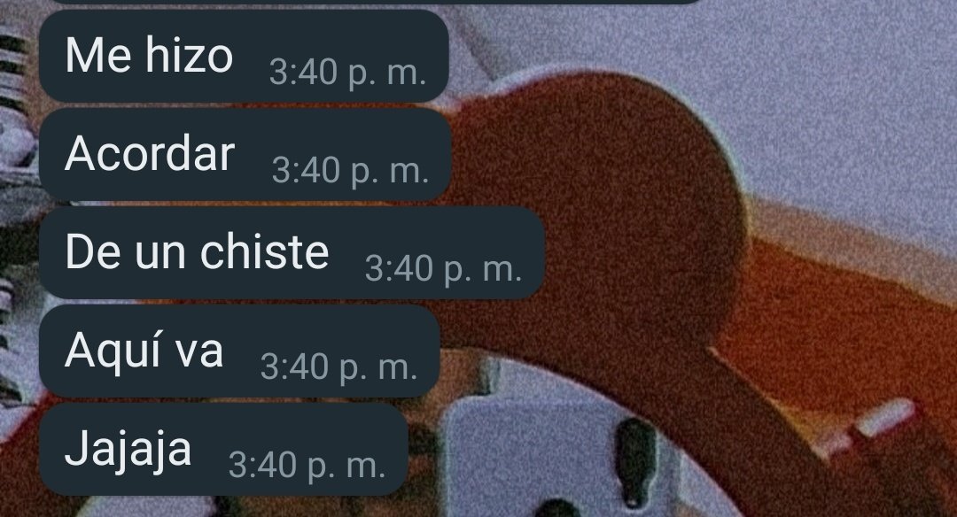 Detenduu's tweet image. Yo: le digo a mi amiga que por favor no me haga reír porque se me pueden soltar los puntos de la cirugía.
Mi amiga: