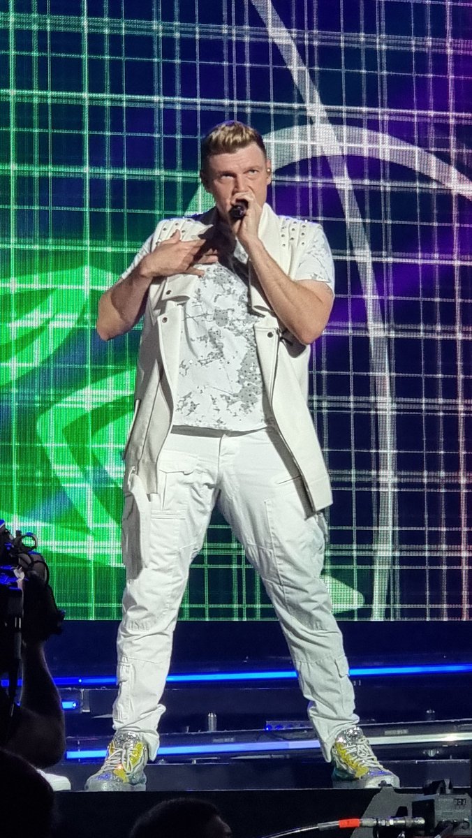 rollerg82's tweet photo. Am I sexual... @nickcarter @backstreetboys #DNAWorldTour 😆😆😆 https://t.co/ahlp9bvToK
