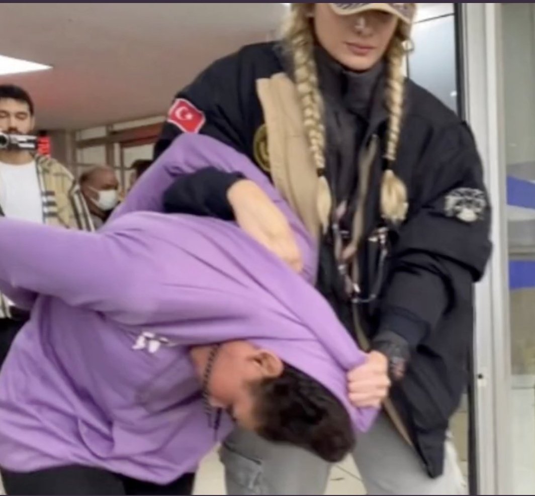 Eceli gelen köpek.
#serefsiz