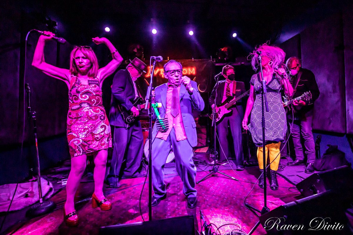 mutantsSF's tweet photo. Playing our record release party at @ivyroomalbany this past Saturday. Our 14-song retrospective 'Curse of the Easily Amused' is out now on vinyl, CD &amp; digital via @libhallgroup. Distributed by @mvdentgroup. 

#sfmusic #bayareamusic #SFmutants #punkrock #newwavemusic https://t.co/AUF9xr2VNl