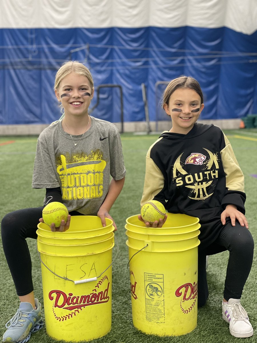 LFSASoftball's tweet image. To all the girls who participated in the Christmas Décor fundraiser, thank you! A special shout out to Sophia (Peach) Kochevar and Jenna Miller. Peach sold over $1700 of Christmas décor, and Jenna sold over $2,300. We hope that you enjoy your Strike Zone Sports training sessions.