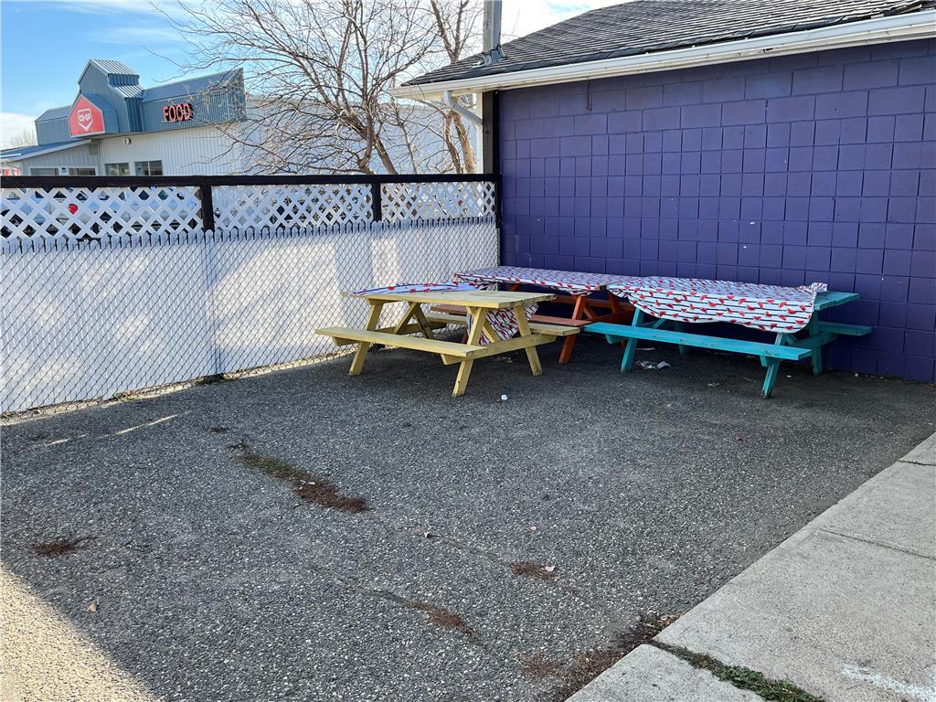 RoyalLePage_Bdn's tweet photo. Here's a great investment opportunity to own a very successful seasonal drive-in!
This Hamiota business has been open for generations and is well-known for its summer time treats. Sale includes building, equipment &amp; inventory. Listing price: $189,000
https://t.co/vnAs4NkccV https://t.co/OlWcPopjSv