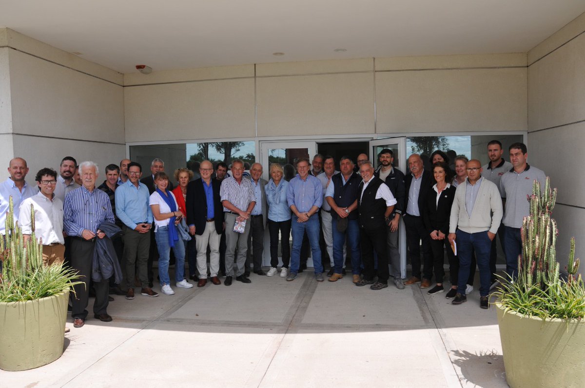 En el <a href="/INTAconcepcion/">INTAconcepcion</a>, el secretario de <a href="/AgriculturaAR/">Secretaría de Agricultura, Ganadería y Pesca</a>, <a href="/JuanjoBahillo/">Juan José Bahillo</a>, el presidente y el director nacional de nuestra institución, <a href="/MDGarmendia/">Mariano Garmendia</a> y Carlos Parera, y autoridades provinciales, participaron de un encuentro con el sector avícola de Entre Ríos.