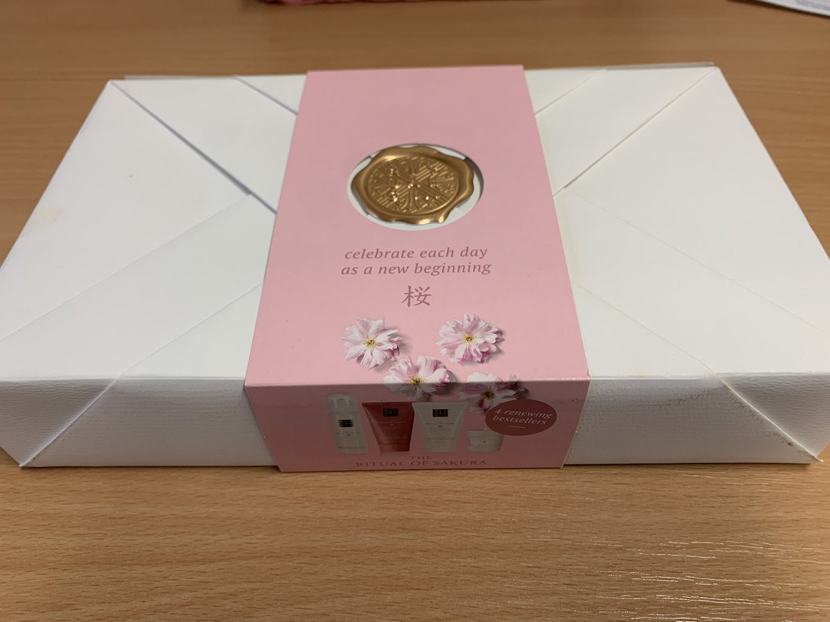 drshabinasultan's tweet photo. Thoughtful gift from a colleague today made my day @AiredaleNHSFT. Support each other as we only see the tip of the iceberg. #opendoor #checkinoneachother #bekind https://t.co/KHEEGChor0