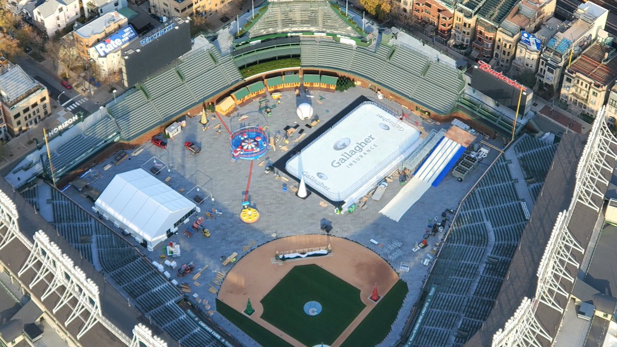 WrigleyAerials's tweet photo. Well this is something different. https://t.co/EqW1g8dH4j