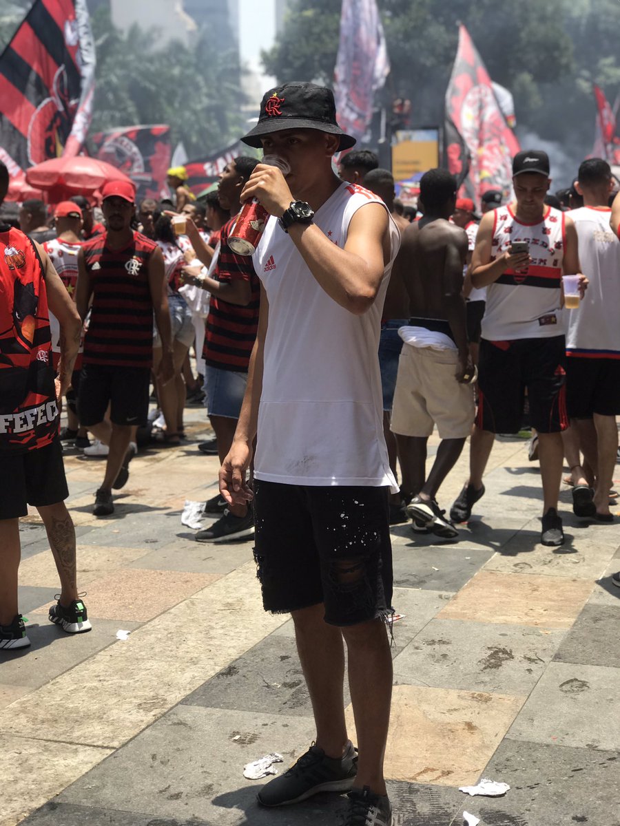 JuninCRF98's tweet photo. Não conte história, faça parte dela.
#FestaDaNação
#TriDaLiberta
#ACopaDoBrasilEuTenho4 🎶
#Flamengo
🎉🔴⚫️ https://t.co/iY1L3gurkO
