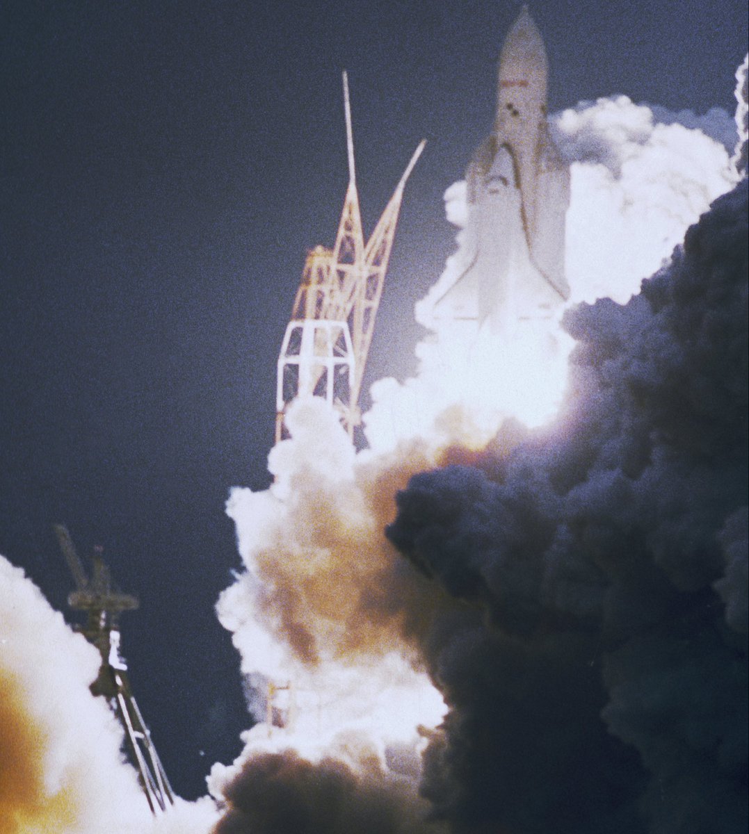 HistoricSpace's tweet photo. On this day in 1988, the fifth “Space Shuttle” made its first and only flight.

Buran was the Soviet Union’s answer to the US Space Shuttle program, and successfully flew a robotic mission.

Unfortunately with the collapse of the Soviet Union, so too collapsed the Buran program. https://t.co/yPYYQLpBCm