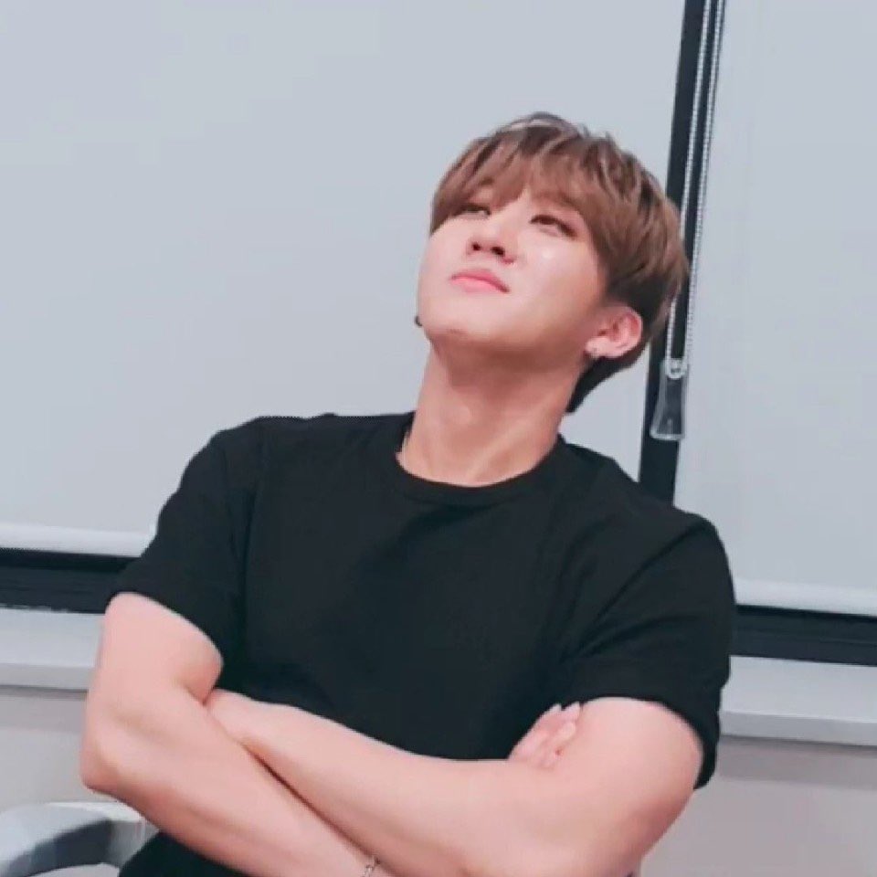 qon_vo's tweet photo. 8 Reasons to love Se0 Chngbn - a thread

1. He's hot af

Let's get the most obvious one out of the way: that man is pure fire 🔥 he knows how to move his hips &amp; could crush anyone with his arms. On top of that, he has those dark, "get on the floor for me"-eyes. Just one big brr + https://t.co/LhcWWZWHz6