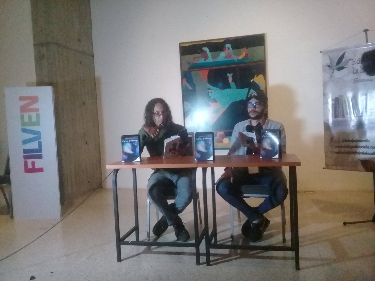 BastardoHellen's tweet photo. #En el año 2019 Estudié en la escuela de comunicadores Yanira Albornoz . 
Llegué a Estudiar, compartir y conocer a Profesores muy especiales #una de esas es, él profe de fotografía Nathan Ramírez  #verlo allí contando sus anécdotas presentando su libro me llena de admiración  . https://t.co/UxdBzltrc7