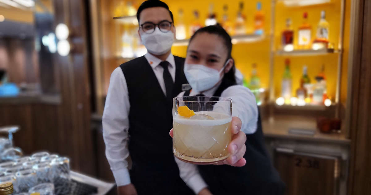 MSN features Rotterdam's Half Moon Bar.
Drinking Our Way Through 150 Years Of Holland America Line History At Half Moon Bar ecs.page.link/B3mg8 
#HALAttitudeofGratitude