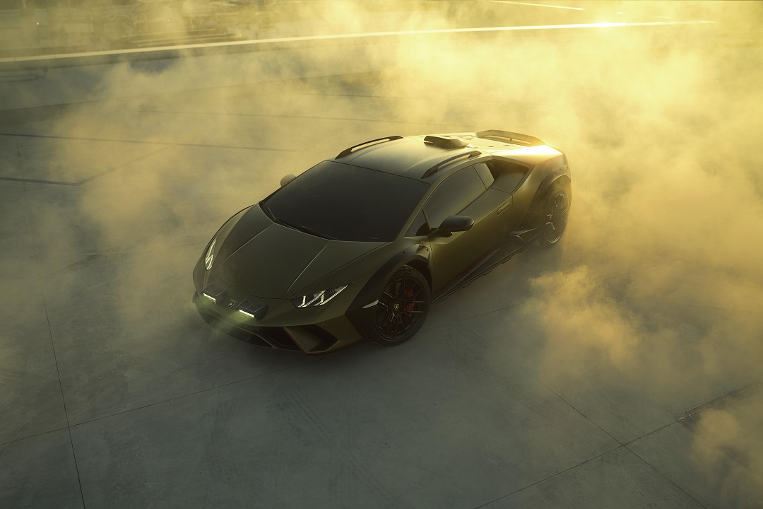 Lamborghini teases Huracán Sterrato ahead of it's official unveiling👉 bit.ly/3Sgas5T 

#Lamborghini #cars #news #enzari #italiancars #huracansterrato #supercars #lamborghinihuracansterrato