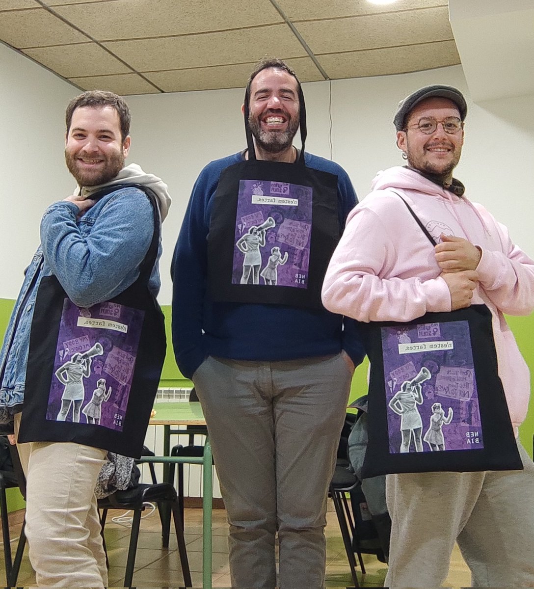 Avui les <a href="/cornebbia/">Cor Nebbia</a> han vingut a regalar-nos aquestes bosses tant xules. 🥰

El diumenge us esperen a les 18:30 a la Canal. 🎶

Moltes gràcies i molta merda! 💜