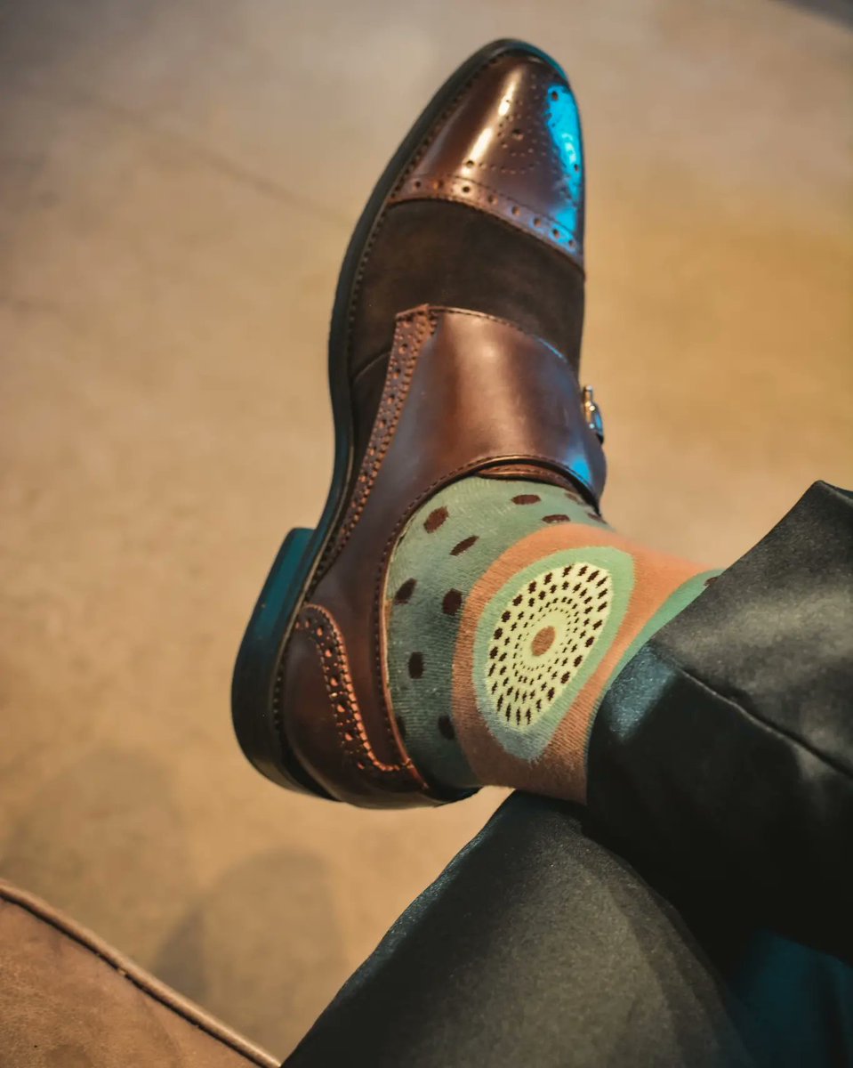 Turn any room into your canvas. #theculturedsocks 
.
.
.
#ootdinspiration #menwithclass #menwithstyle #africanstyles #menswear #socks #green