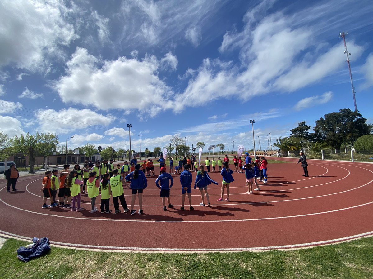 La Plaza de Deportes de <a href="/CasupaMunicipio/">MunicipioCasupa</a> ya cuenta con su DEA (Desfibrilador Externo Automático) donado por productores agropecuarios. Gracias <a href="/unidosxaayudar/">Unidos Para Ayudar Uy</a> <a href="/letilat1/">Leticia Lateulade</a> <a href="/Sebabauza61/">Sebastián Bauzá</a> <a href="/UyDeporte/">Secretaría Nacional del Deporte</a>!!! 

#CasupáCiudadDeportiva 
#VAMOSPORMAS