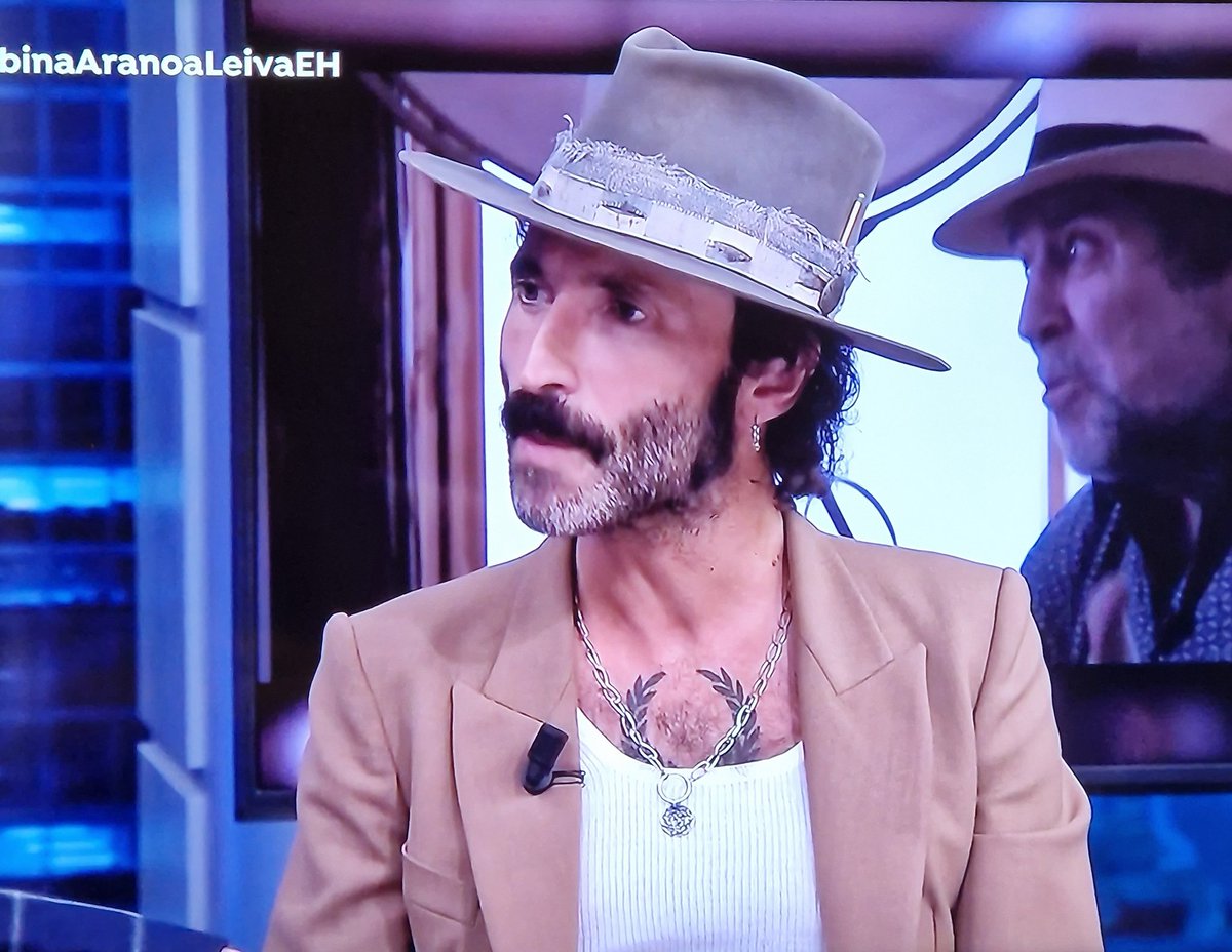 IP_MrPueblo's tweet photo. Ves llegar a Leiva a El Hormiguero y te das cuenta de que estás ante alguien original, auténtico, con una personalidad incomparable en estos días en los que vivimos. Especie en extinción. Una pasada de tipo. 

#SabinaAranoaLeivaEH https://t.co/kxDK3vMFGC