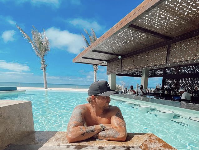 Hard Rock Hotels (@hardrockhotels) on Twitter photo Swim-up bars: Because walking to grab your next drink is so last year.
📍: <a href="/HRHLosCabos/">HRH Los Cabos</a>
📸: <a href="/levihummon/">Levi Hummon</a> Swim-up bars: Because walking to grab your next drink is so last year.
📍: <a href="/HRHLosCabos/">HRH Los Cabos</a>
📸: <a href="/levihummon/">Levi Hummon</a>