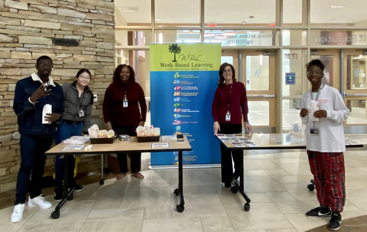 RBHS_WBL's tweet photo. Pop on over to meet your career specialist!!! 🍿#nationalcareerdevelopmentweek #careerspecialist @Lex1Wb @RBHSGators @RBHSCounseling1 https://t.co/punIqRQxTe