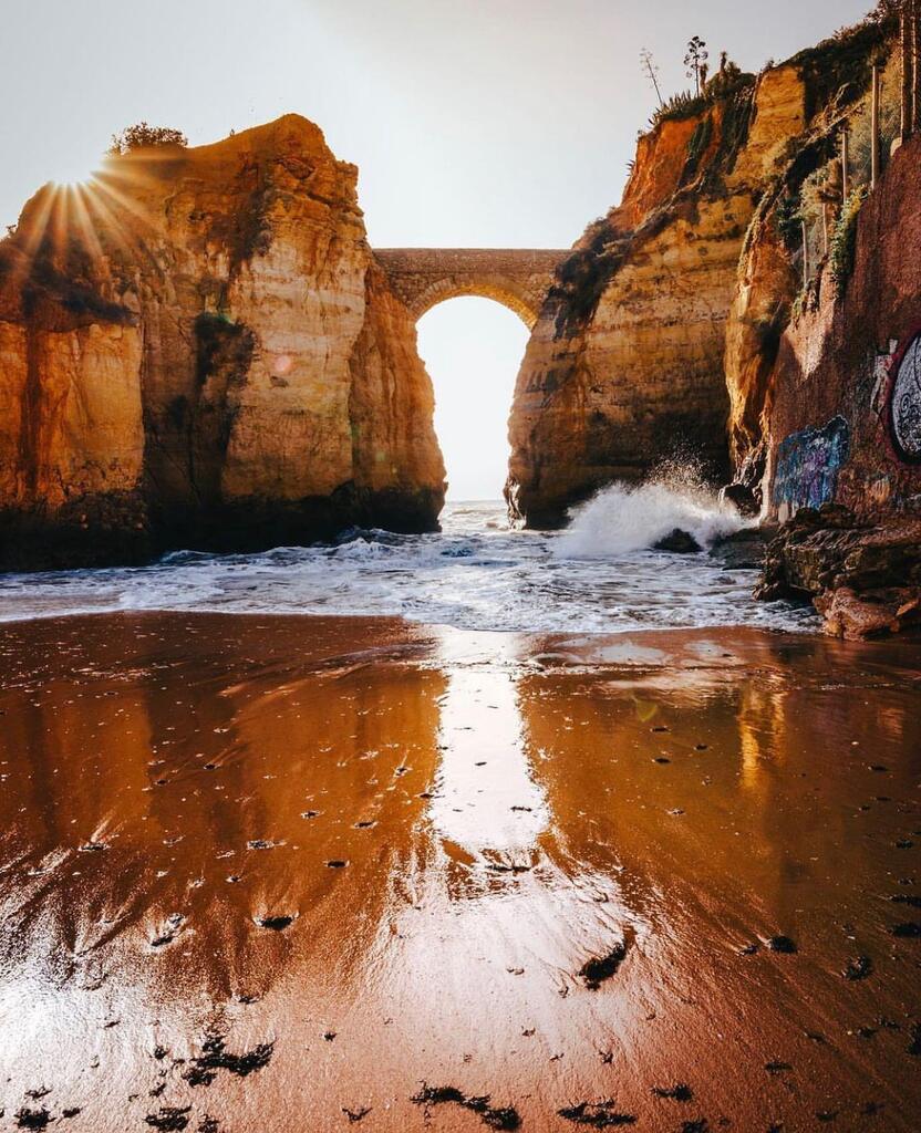O destaque de hoje vai para <a href="/lenscape/">lenscape</a>.shot 📸🌊☀️

📍Praia dos Estudantes, Lagos

Parabéns pela tua foto! ❤️E já sabes, se quiseres ser um dos nossos destaques basta usares as tags #igersportugal #portugaldenorteasul. instagr.am/p/Ck9Lusij3Ul/