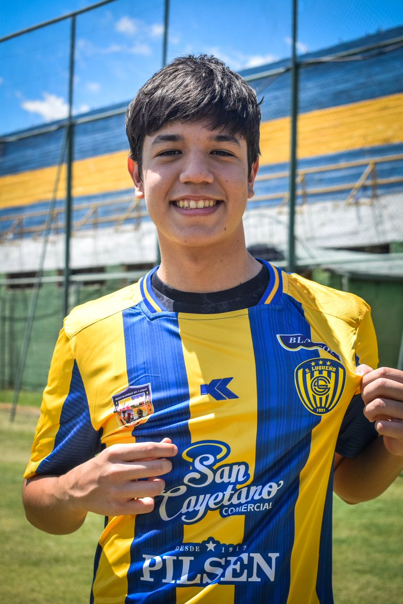 Un Bicampeón sudamericano estuvo presente en el Feliciano Cáceres 🔵🟡🎖🎖

Alejandro Samaniego,  representante luqueño en Karting, sigue dejando en alto los colores Azul y Oro. 

Mañana viaja rumbo a Portugal para disputar el mundial. 

¡Éxitos, Alejandro! 👏👏