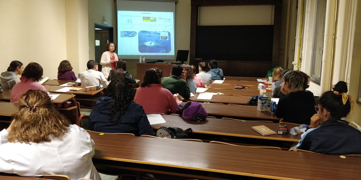 earranz's tweet image. ¿Qué podemos aprender de #salud y #sostenibilidad a través del #etiquetado? 
Hoy la actividad que hemos organizado en #alimnova ha tenido unos asistentes muy participativos, gracias! #SemanaCienciaInnovación en @ffarmaciaUCM 
Participan Fundación Sabor y Salud y @Circulability