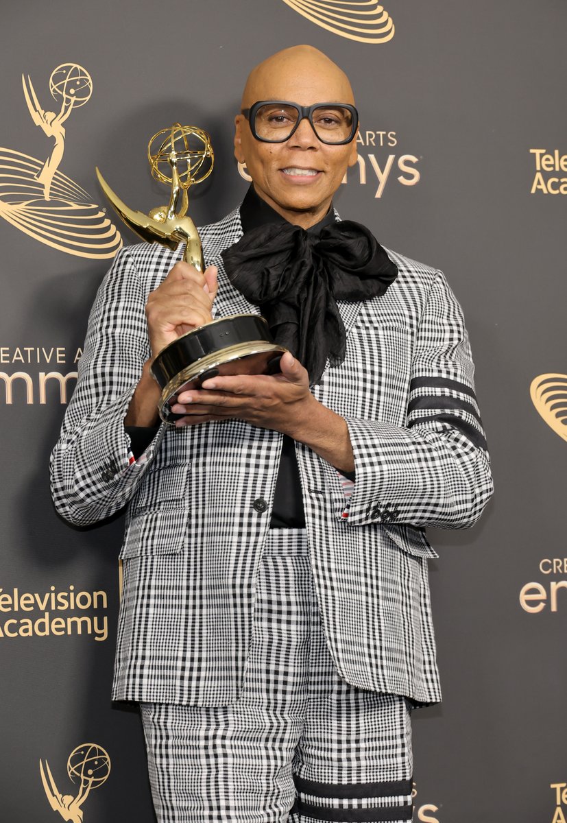 RuPaulsDragRace's tweet photo. Wishing a very happy birthday to our legendary Mama Ru! 👑🖤 https://t.co/koMDB6qUaN