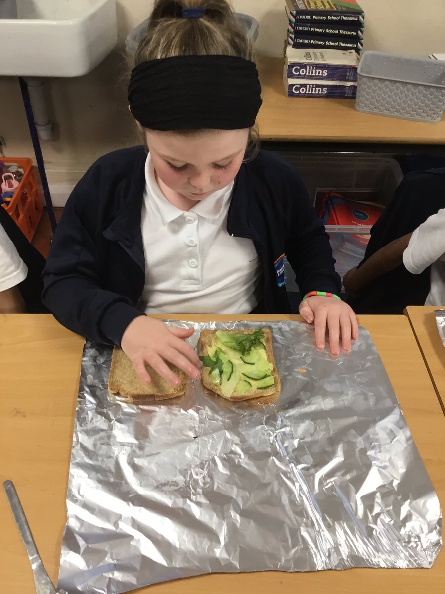 Today, 3S prepared their sandwiches according to their designs in DT. They then had to taste their sandwich (for evaluation purposes of course!) to decide if they would buy it in a shop and give it a score out of 10! We hope you had a taste at home…if there was any left!#SilasDT