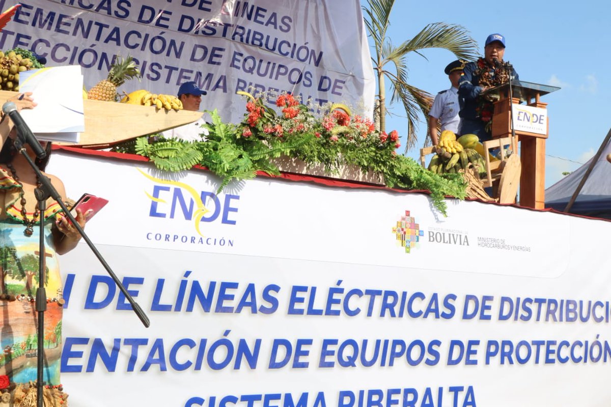 LuchoXBolivia's tweet photo. En nuestro recorrido por Beni, llegamos a Riberalta para entregar dos importantes obras: una residencia universitaria para la Universidad Autónoma de Beni "José Ballivián" y la ampliación de líneas eléctricas en beneficio de las y los hermanos riberalteños. https://t.co/Kyk3w1qvIe