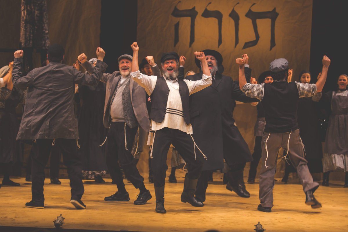 JBSTVORG's tweet photo. TONIGHT at 8pm ET on JBS: As the beloved award-winning @FiddlerNYC in #Yiddish returns to NYC by popular demand, @apogrebin sits with #StevenSkybell who plays Tevye & @folksbiene artistic director #ZalmenMlotek to discuss the limited engagement revival. #YiddishFiddler. https://t.co/4XbS7rsJgE