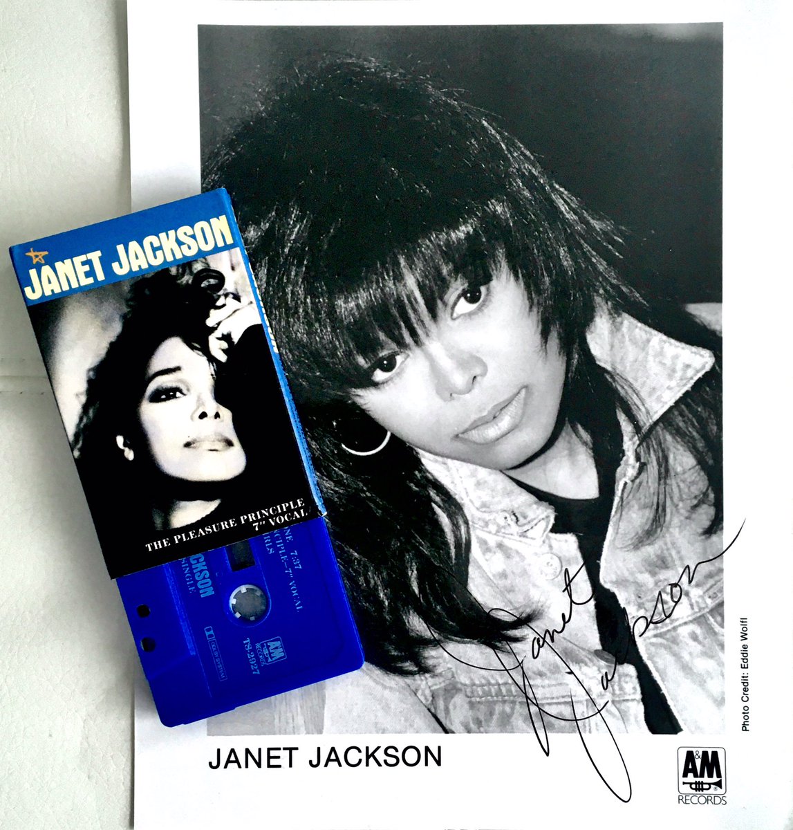 janet1fan's tweet photo. Original 1987 @JanetJackson Pleasure Principal Signed Autograph with Rare Pleasure Principal two track Blue Cassette ❤️
@JamAndLewis
#aandmrecords
#JanetsLegacyMatters
#control1986 https://t.co/qQIQiLqTOS