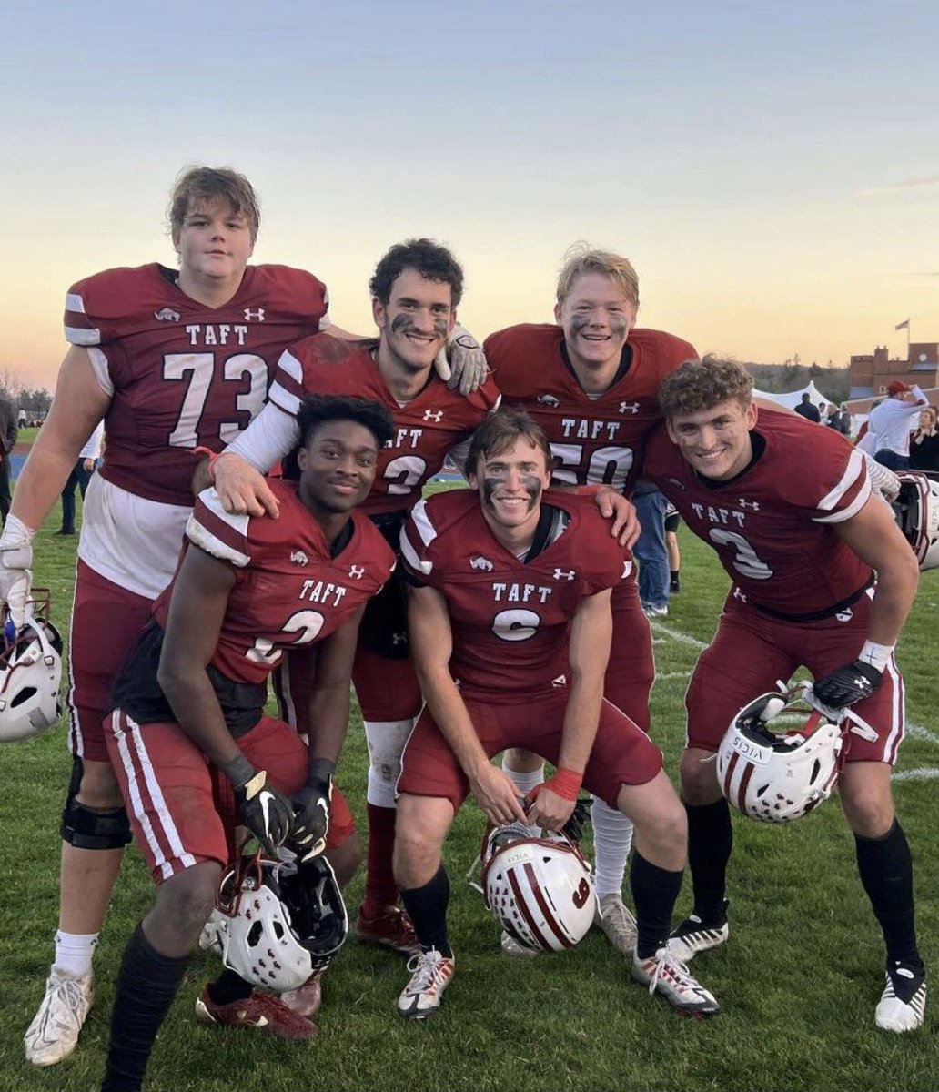 RyanTimberlake4's tweet photo. Always fun sending the bearcats back to stinky Lakeville. Couldn’t have asked for a better group of guys. Seniors, I love y’all 🤞#fiddyout https://t.co/JZNmOehhhn