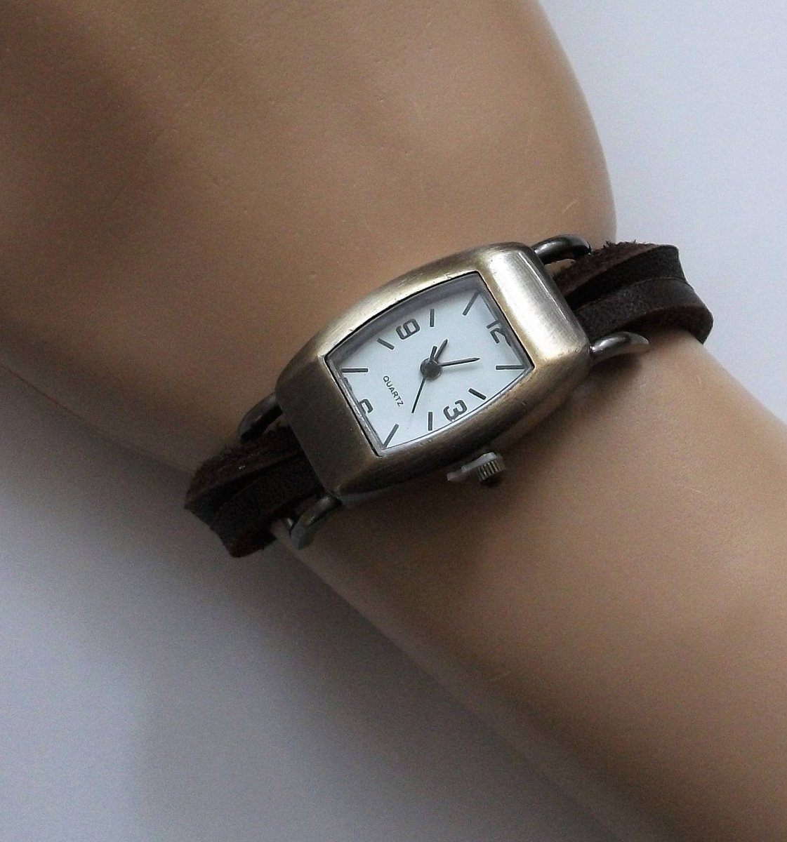 JuSal08's tweet photo. Simple leather watch for women. Rectangular watch with distress leather cord wristband by JuSal08 https://t.co/TKC5UdsPUY #brown #bronze #womenswatches #custommadewatch #uniquewatch #rarewatch #retrowatch #minimalistwatch #designerwatch https://t.co/ftOKAPB4dZ