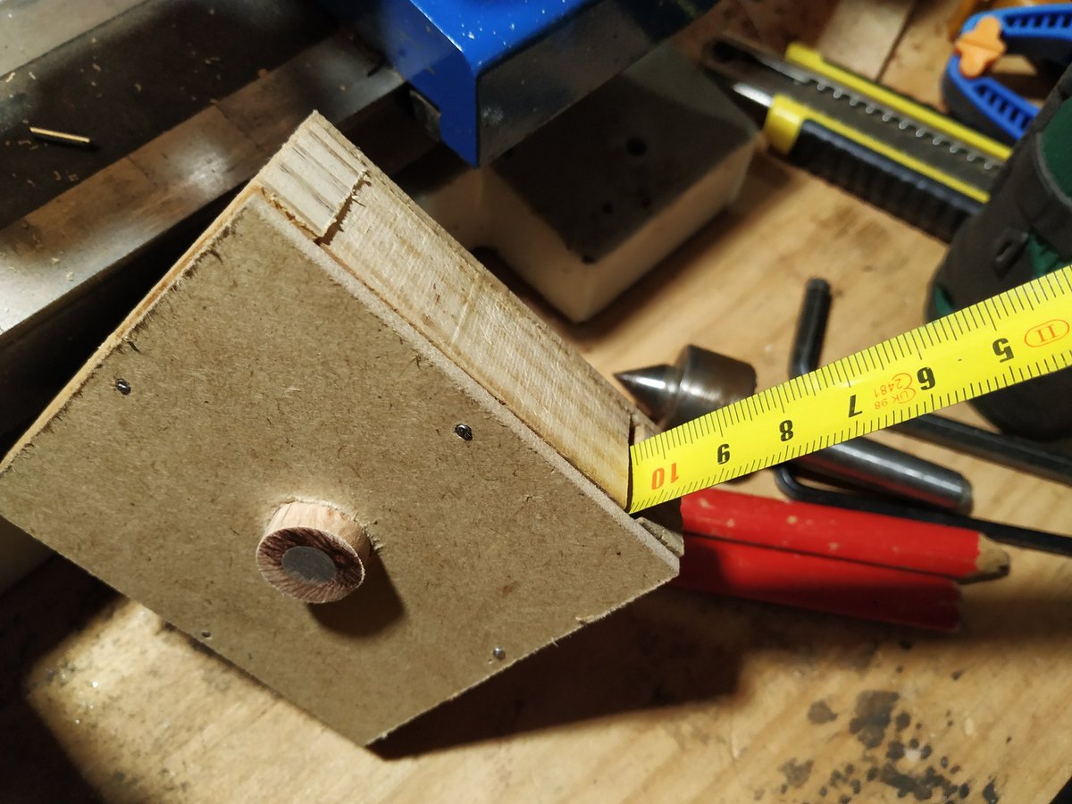 lorenzoferrero's tweet photo. Aquí no se tira nada. Se rompió la carcasa del metro #flexometro ,hubiera terminado en la basura....,con madera le he vuelto a hacer la carcasa #reutilizar #bricolaje #diy @bricomaniatv https://t.co/ADlSos3XJG
