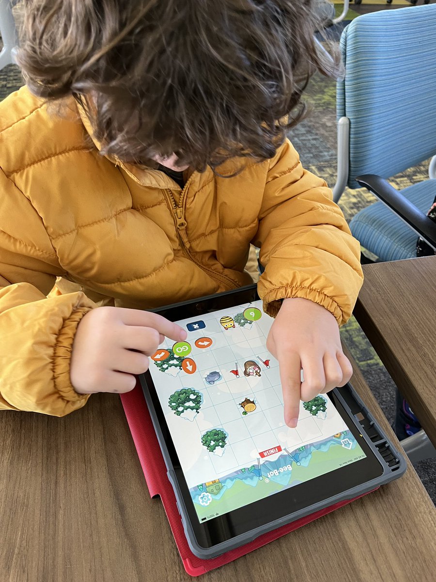 MsHaughs's tweet image. Kindergarten transitioning from sequencing instructions for robots to sequencing instructions on screen with the BeeBot app.
Still working on 👈🏻 vs. 👉🏻 and the way those directions change based on where we are facing. #K2CanToo #csk8 #elemcode #CSed #CUSDRockstar