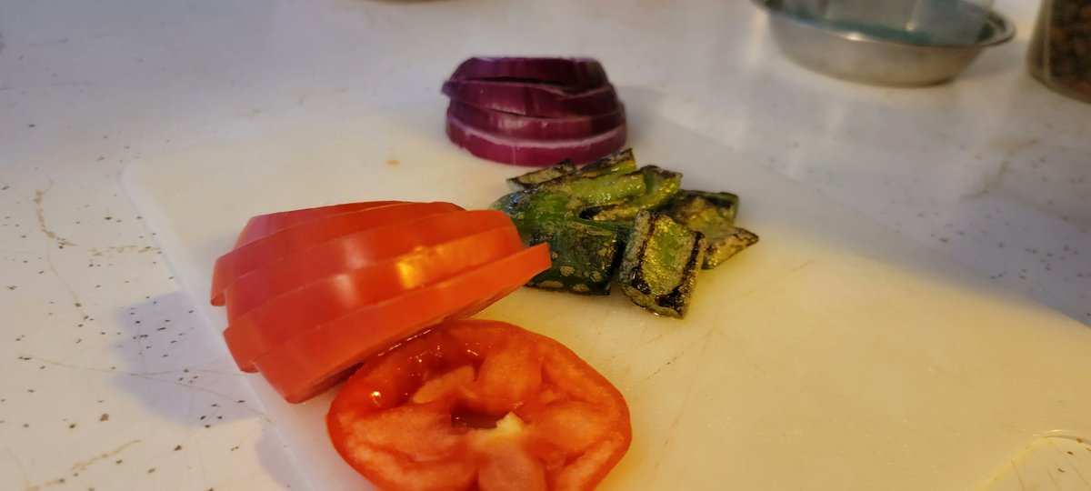 montys_corner's tweet photo. Does anyone else find food prep as satisfying as we do?

#mc308 #foodprep #fresh https://t.co/WlgSky98Wq