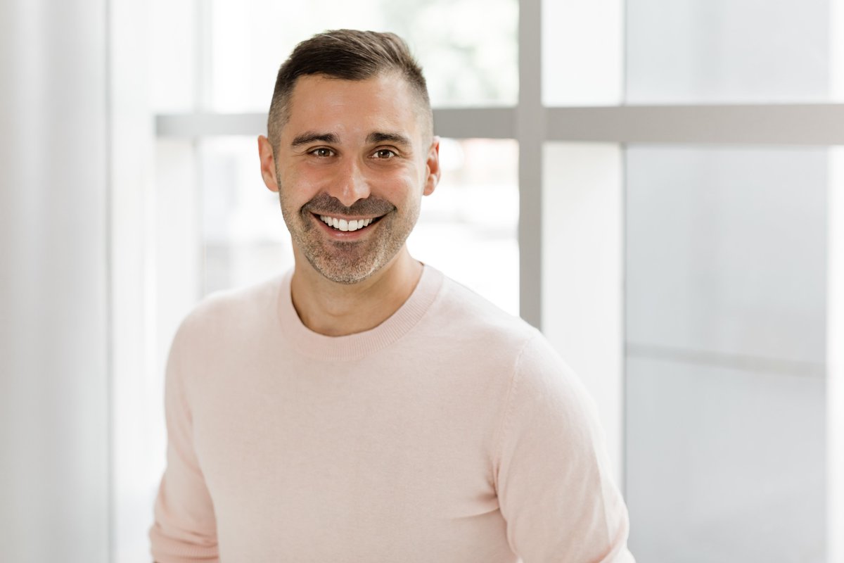 Muzewest's tweet photo. Meet @jaredmillercomp! He studied at @UBC_Music and the @JuilliardSchool. On Fri. Nov. 25, don't miss @hanchenpiano giving a world premiere of Miller's new piece: "Erode? Evolve?". It's for solo piano! Purchase tickets here: https://t.co/Y0CQ3dVxP1 https://t.co/yuR0QiOCCA