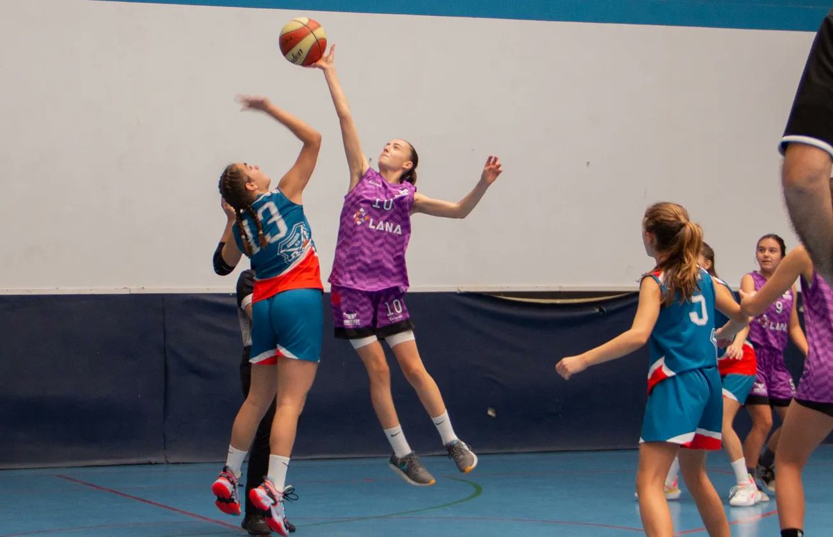 Ointxe's tweet photo. Errendimentu infantilak 🏀⛹️♀️
Beraien ibilbidean pausoka pausoka eta #LanDaLan 😈
@ordiziasaski 63 ▶️ 23 @lanascoop Ointxe!
#ointxeNeskak #saskibaloia #pasioa #HarrobiaGureEtorkizuna #ointxenortasuna 💜
📸📸 Bikainak @mlizarralde 👏👏 https://t.co/ofsqb8HISy