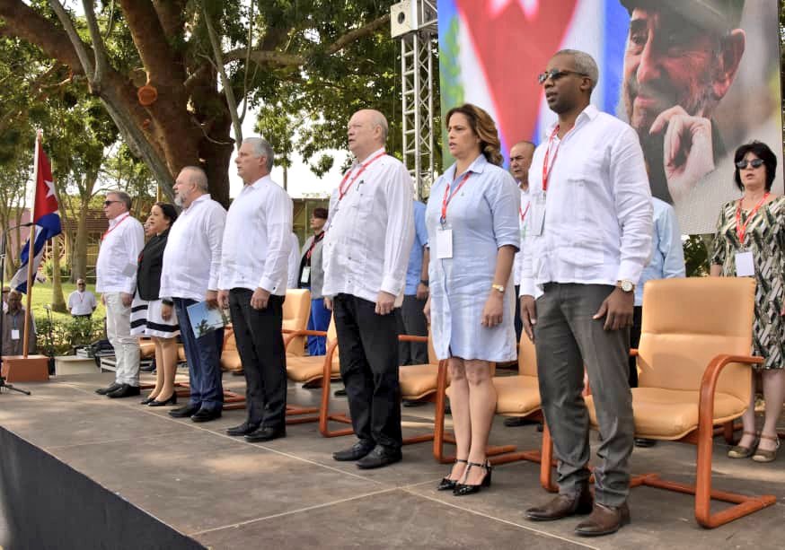 DiazCanelB's tweet photo. Estuvimos en #FIHAV, que luego de dos años de pandemia abrió sus puertas a más de 60 países. Nos reunimos con varios ministros, visitamos pabellones expositivos y conversamos con empresarios cubanos y extranjeros, en un ambiente que ratifica la confianza e interés mutuos. #Cuba https://t.co/RqNtAVb9zZ