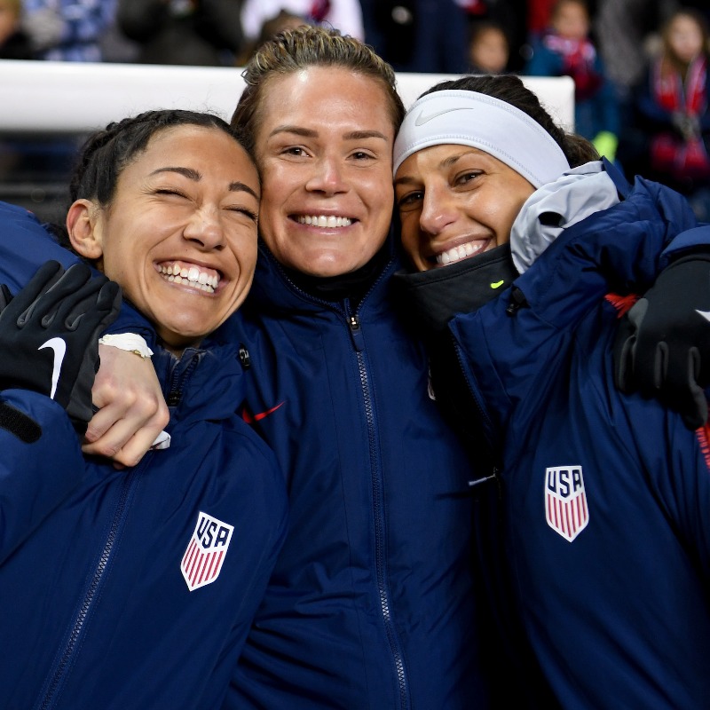 USWNT's tweet photo. After a decorated career for club and country, @Ashlyn_Harris has announced her retirement from professional soccer. 

2x @FIFAWWC champion, fantastic competitor and an amazing teammate. Thank you, Ash and here’s to the next chapter! ❤️🇺🇸⚽️