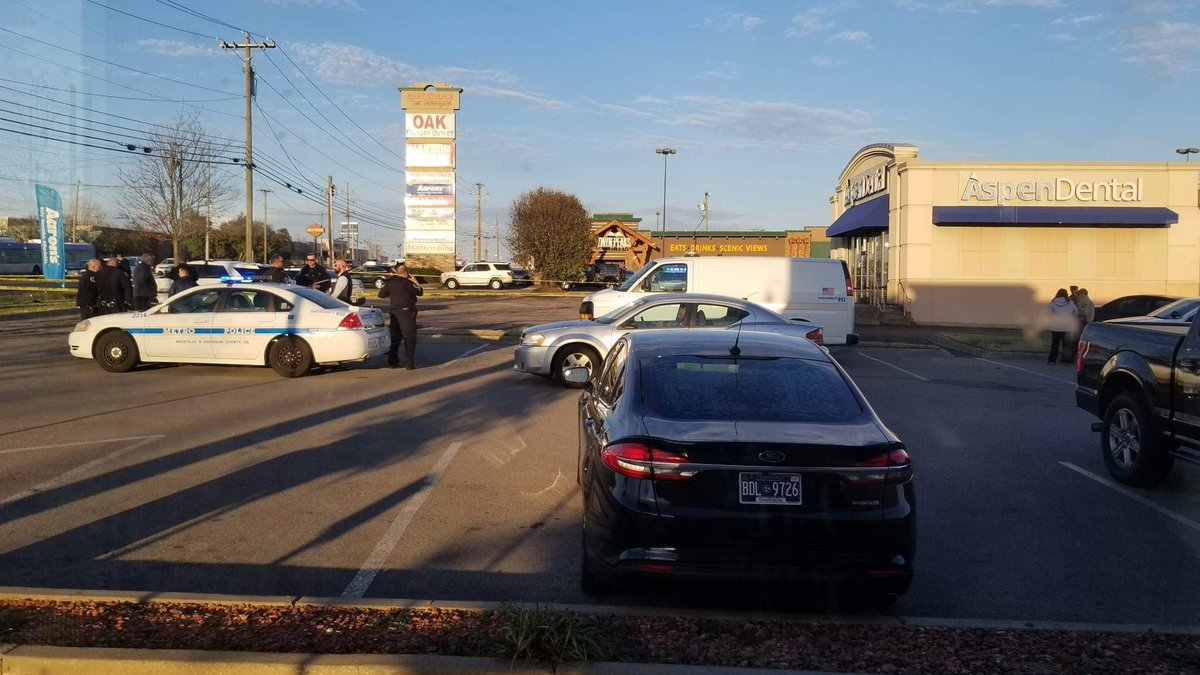 scoopnash's tweet image. #MNPD still has an open #Code5000 PERSONNEL IN DANGER/OFFICER DOWN call at the Aspen Dental parking lot in Madison / @MNPDNashville #ScoopNashville #ScanNashville @ScanNashville