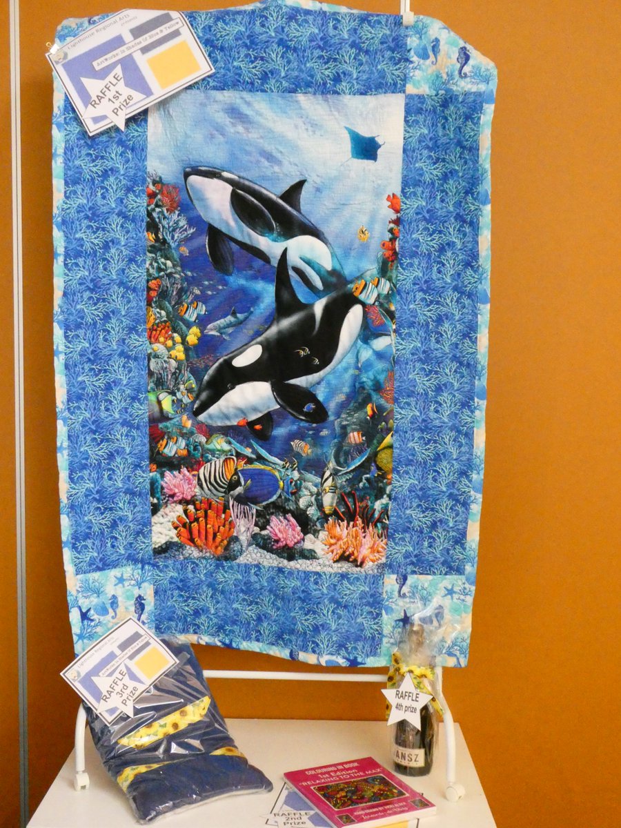 quilt and towel set i made for the raffle at the Artworks art show.