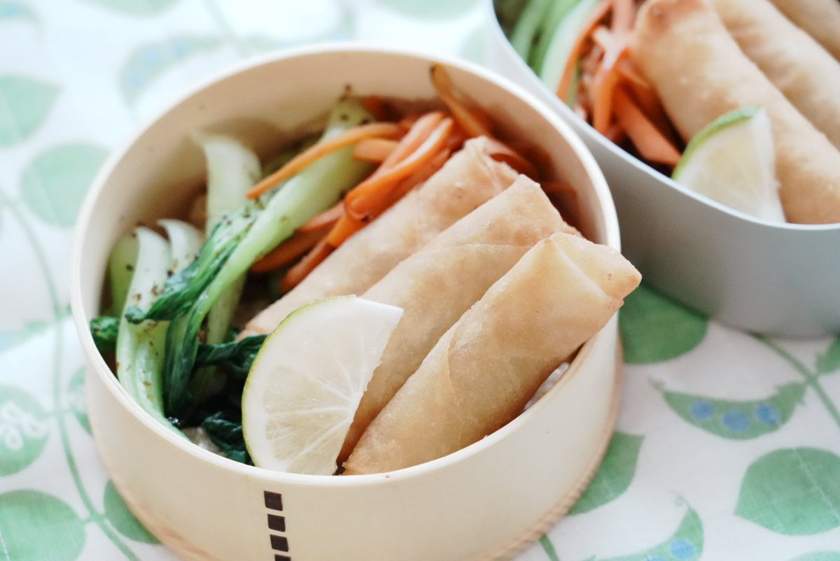 PenSpoon1's tweet photo. Hi there from Fukuoka Japan
2022/11/15☁
Spring rolls
Braised carrots
Boiled bok choy with seaweed
Happy Tuesday!!
#お弁当 #お弁当作り楽しもう部 #bentobox #bentolunch https://t.co/s0btn6x1Ys