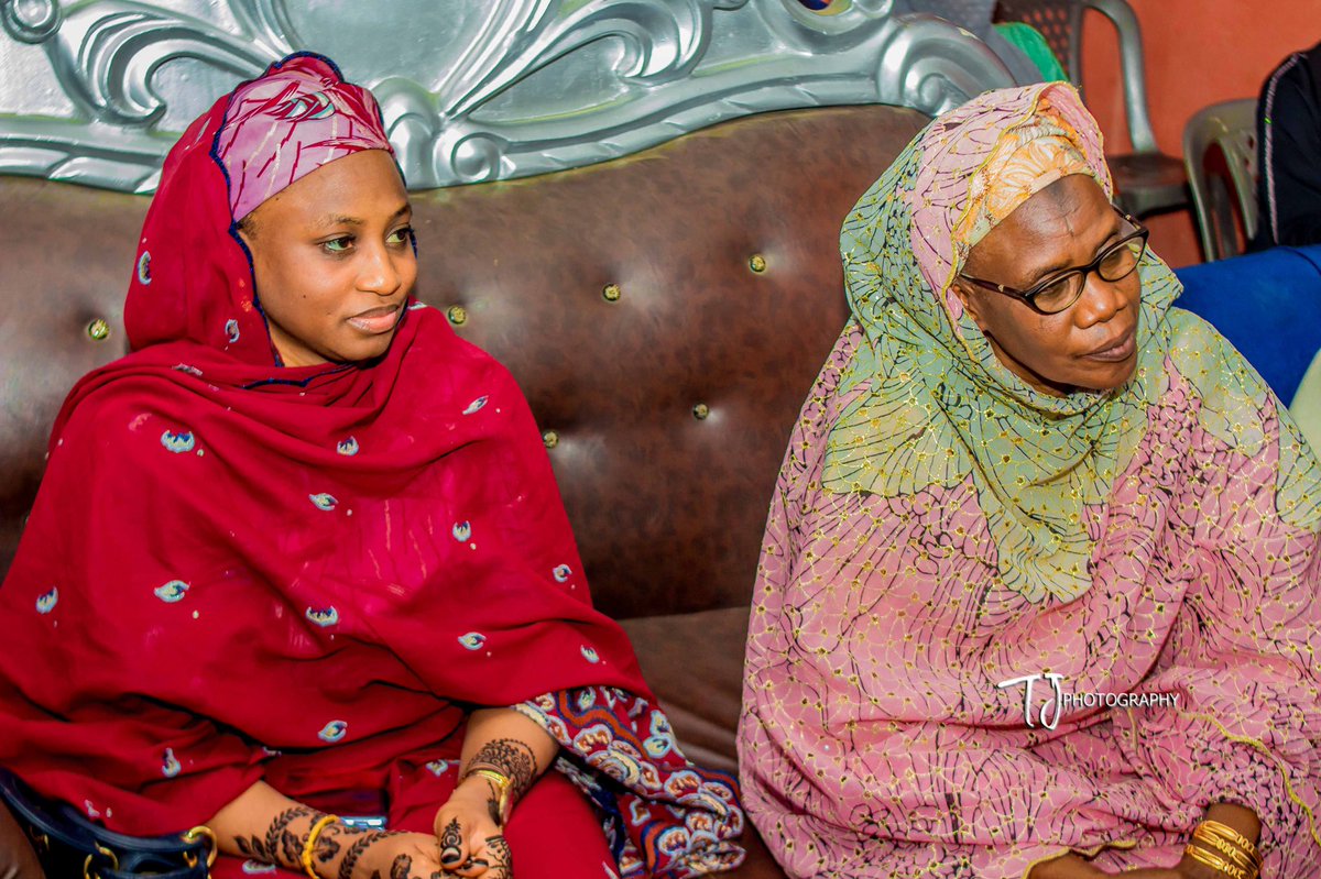 fatimatukr's tweet photo. H.E Hajiya Hadiza Bello Masari was yesterday honored by the Kofar Bai Progressive Initiative Forum for her sterling role in the development of Kofar Bai and around. I was there to support her and receive an office for the campaign of Dr. @dikko_radda donated to us by the forum. https://t.co/80pLtpAFlW