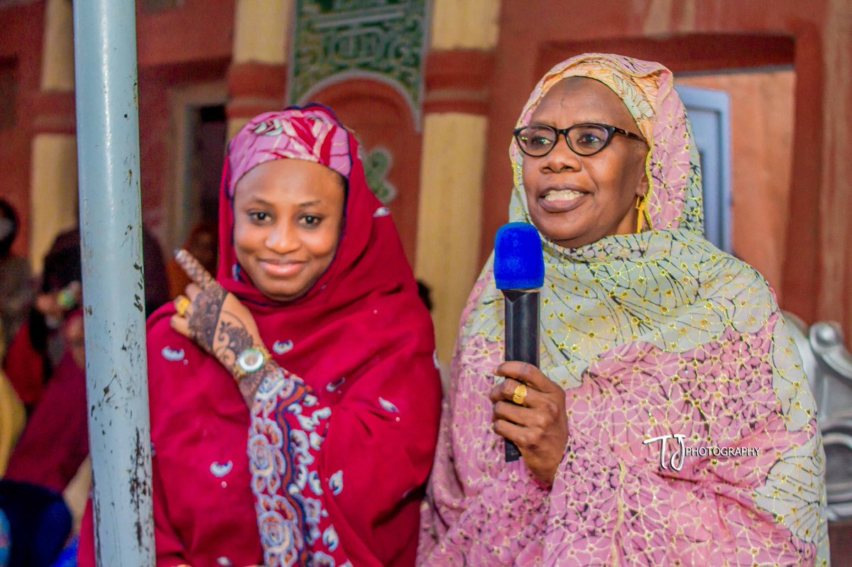 fatimatukr's tweet photo. H.E Hajiya Hadiza Bello Masari was yesterday honored by the Kofar Bai Progressive Initiative Forum for her sterling role in the development of Kofar Bai and around. I was there to support her and receive an office for the campaign of Dr. @dikko_radda donated to us by the forum. https://t.co/80pLtpAFlW