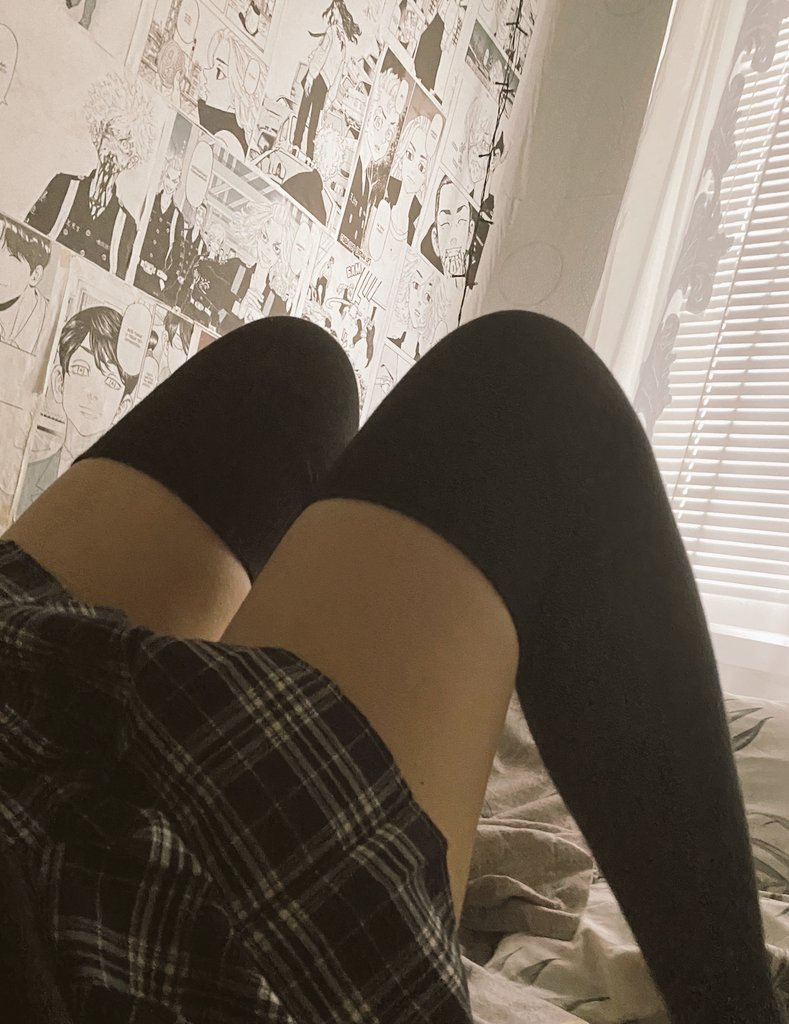 PicsReviewer's tweet photo. 100 followers done, thank you sooo much, there are thighs for a reward 🥺😏 200 ? 
#nsfwtw #nsfwtwtt #nsfwtwtًًًٌٌٍِّْ #nsfwtwtًًً #sellingcontent #thighsocks https://t.co/7vA6yiz6V1