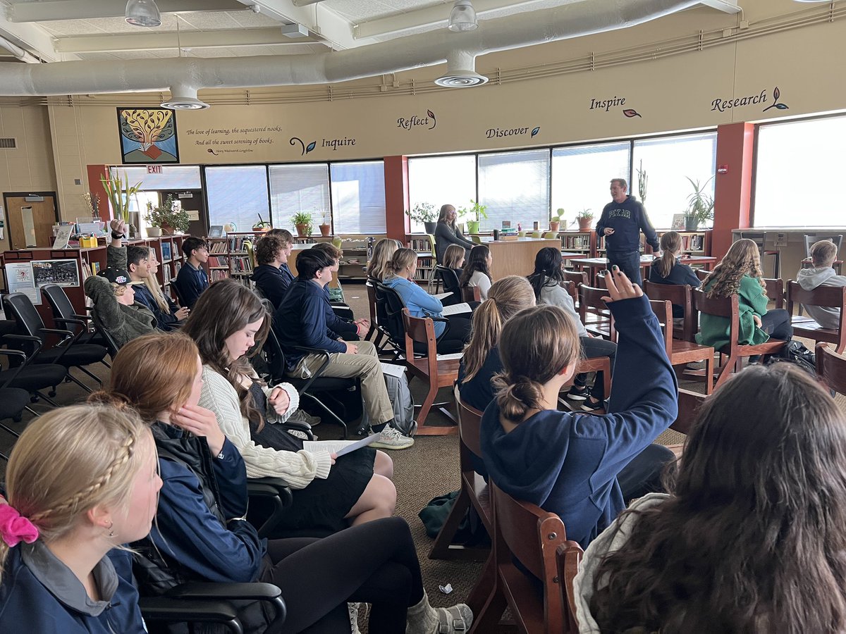 HKellyCG's tweet image. What a day! Thank you @CLSouthHS alumni Chris Kaiser, CFO of @Pixar for inspiring our students today! Chris presented to our art, business, and computer science students throughout the day. “Dream Big!” 🐊✨#OnceAGator #CLSengaged @CHSD155 @CLSRatliff @joshuatnobilio @CarsonSterk