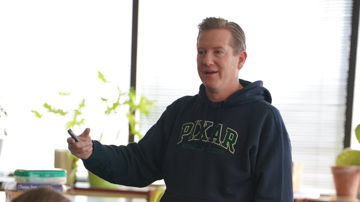 HKellyCG's tweet image. What a day! Thank you @CLSouthHS alumni Chris Kaiser, CFO of @Pixar for inspiring our students today! Chris presented to our art, business, and computer science students throughout the day. “Dream Big!” 🐊✨#OnceAGator #CLSengaged @CHSD155 @CLSRatliff @joshuatnobilio @CarsonSterk