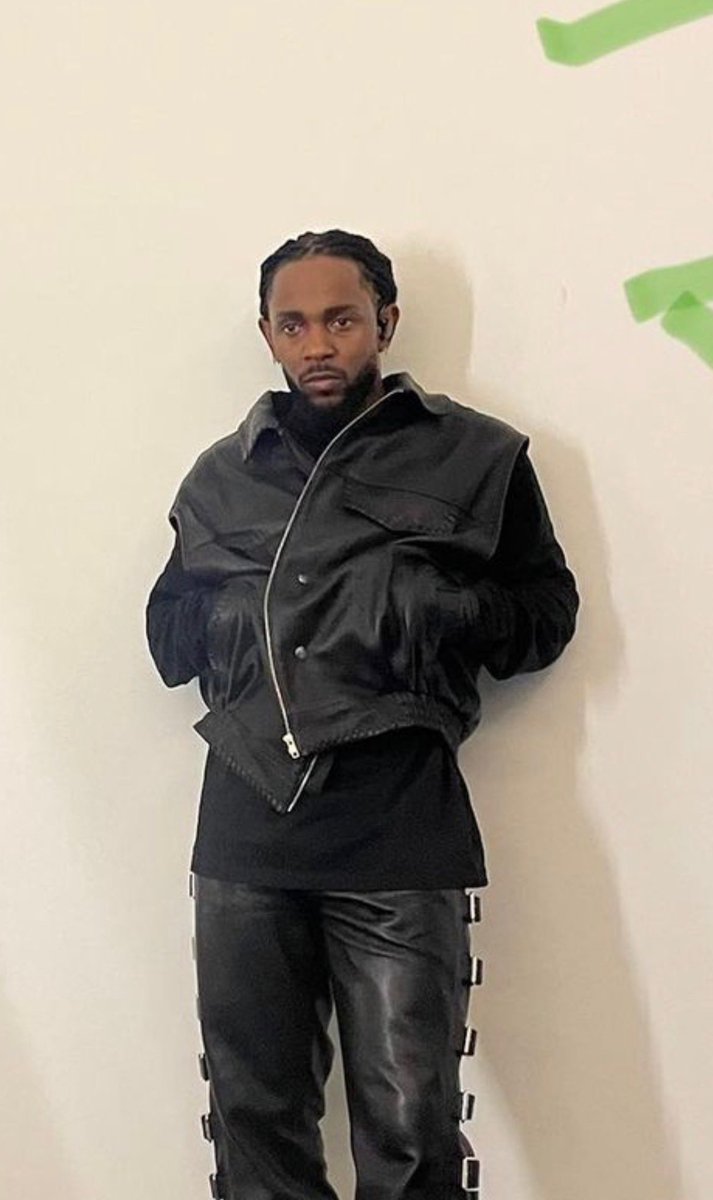 lottareds's tweet image. Bro think he Playboi Carti