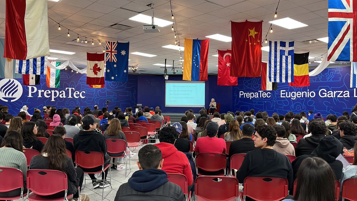 SandraShaddick's tweet photo. Gracias @echarland05, Gabi Romero, Emilia Mudd, Katia Cantú y Angélica Villa por la invitación a exponer a 400 estudiantes de @PrepaTecMty muy entusiasmados por los temas de #equidad, #diversidad, e #inclusion. Es mi pasión y una prioridad para #Canadá. ¡Me encantó la visita! https://t.co/RDNRuKFRsA
