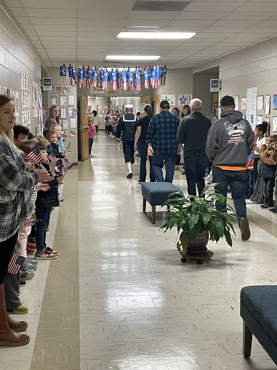 JackPNixSchool's tweet photo. JPN honored our Veterans today with a hallway parade and two stellar performances by our 2nd and 3rd grade students! We are thankful for our Veterans!🇺🇸❤️ https://t.co/VzxH3J4BBb