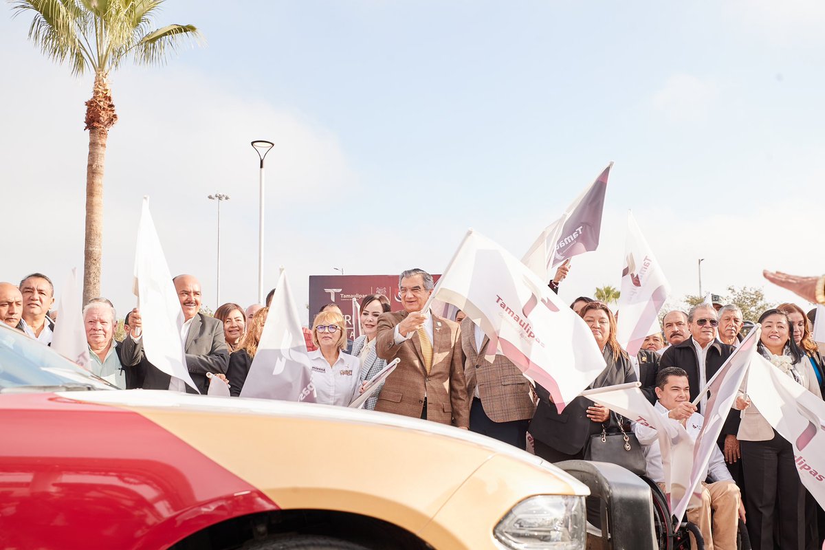 Dr_AVillarreal's tweet photo. Hoy en Reynosa entregamos las primeras 40 patrullas de la #GuardiaEstatal. 
13 para #Reynosa 
13 para #NuevoLaredo
7 para #Matamoros 
7 para #SanFernando 

En el Gobierno del Estado de Tamaulipas seguimos firmes en nuestro objetivo de pacificar a #Tamaulipas https://t.co/OlEUMQc7VI